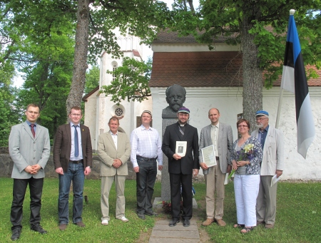 Paremalt: Peeter Tulviste abikaasaga, Helir-Valdor seeder, Ants Tooming, Kristjan Raba, Hovard Nurme, Tarvo Siilaberg jaTarmo Piir. Paremalt: Peeter Tulviste abikaasaga, Helir-Valdor seeder, Ants Tooming, Kristjan Raba, Hovard Nurme, Tarvo Siilaberg jaTarmo Piir.