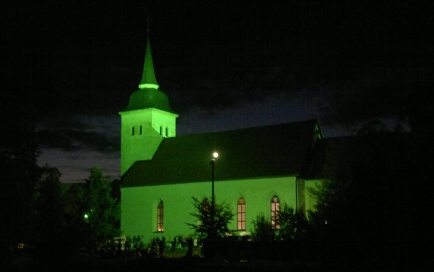 Viljandi Jaani kirik öistes tuledes. Helena Semm