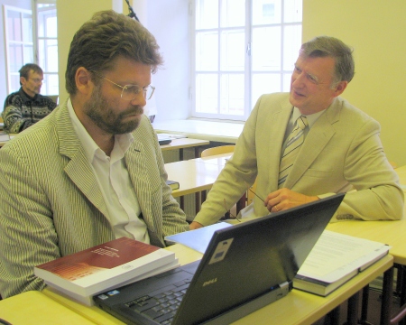 TÜ usuteaduskonna dekaan Riho Altnurme (vasakul) ja UI rektor Randar Tasmuth on veendunud, et sisukas koostöö kahe kooli vahel jätkub igal juhul. Tiiu Pikkur TÜ usuteaduskonna dekaan Riho Altnurme (vasakul) ja UI rektor Randar Tasmuth on veendunud, et sisukas koostöö kahe kooli vahel jätkub igal juhul. Tiiu Pikkur