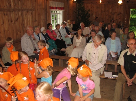 Kuulutuskoosolekule andsid oma sära lapsukesed. Erakogu Kuulutuskoosolekule andsid oma sära lapsukesed. Erakogu