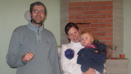 Karmen ja Henri Kaukver julgustavad lapse kõrvalt kirikutööl käima. Rita Puidet Karmen ja Henri Kaukver julgustavad lapse kõrvalt kirikutööl käima. Rita Puidet