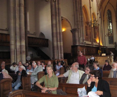 Konverentsil osalejad Strasbourgis St. Thomas' kirikus orelikontserti kuulamas. Erakogu