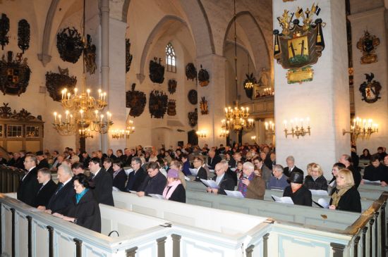 13. novembril 2010 peeti Tallinna piiskoplikus toomkirikus tänujumalateenistus, mida tunnistas kirikutäis rahvast, sh president Toomas Hendrik Ilves ja Arnold Rüütel abikaasaga.