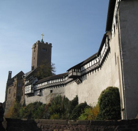 Külastati mitmeid Martin Lutheriga seotud paiku, sealhulgas Wartburgi lossi Eisenachis. Erakogu