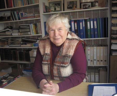 Kaarin Laiõunpuu hooleks on Püha koguduse liikmete arvestus, maksude kogumine ja inimeste meelespidamine. 4x Sirje Semm Kaarin Laiõunpuu hooleks on Püha koguduse liikmete arvestus, maksude kogumine ja inimeste meelespidamine. 4x Sirje Semm