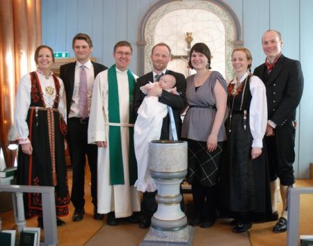 Magne Mølster on oma teenimistöös jõudnud ristida hulga lapsi ning jaganud rõõmusõnumit paljudele peredele.Erakogu
