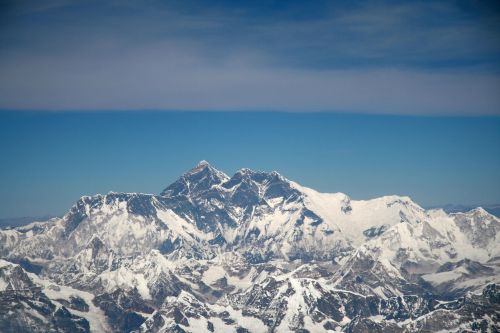 Džomolungma on maailma kõrgeima tipuga (8846 m) mäemassiiv Kõrg-Himaalajas Nepalis. Tekst ja foto: Arho Tuhkru