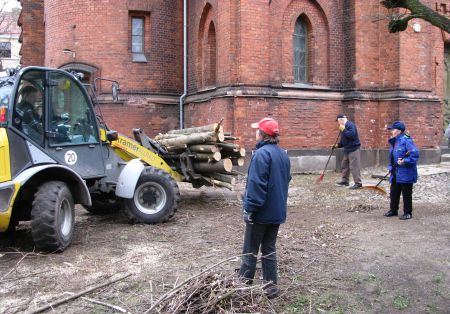 «Teeme ära!» talgupäev on aidanud liita kogudust ja toonud inimesi pühakodade juurde. Arhiiv «Teeme ära!» talgupäev on aidanud liita kogudust ja toonud inimesi pühakodade juurde. Arhiiv