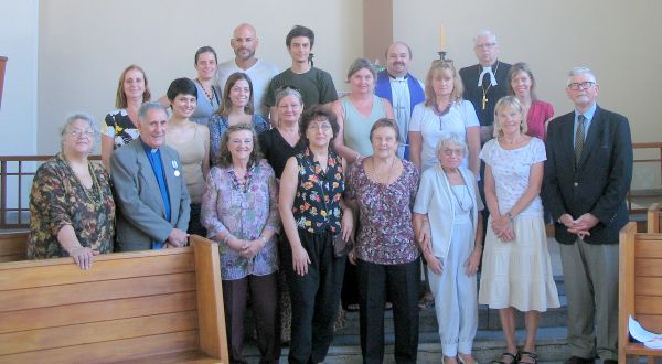 Eestlased, õpetajad ja emeriitpresident Denuncio pärast teenistust. Eestlased, õpetajad ja emeriitpresident Denuncio pärast teenistust.