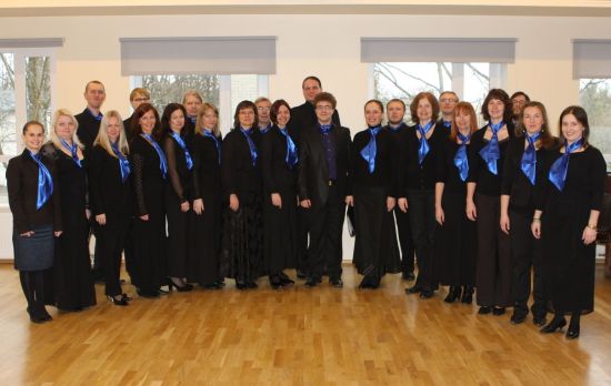 Tallinna Püha Vaimu koguduse kammerkoor Crede oma dirigendi Sander Tammega. Arhiiv Tallinna Püha Vaimu koguduse kammerkoor Crede oma dirigendi Sander Tammega. Arhiiv