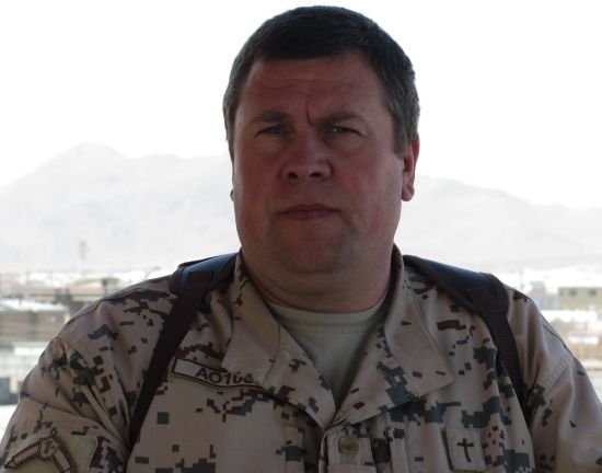 Kapten Arvo Orav Kabulis, kus ta külastas Eesti ajutist asjurit kaitsvat lähikaitsemeeskonda. Tarvo Seljamäe Kapten Arvo Orav Kabulis, kus ta külastas Eesti ajutist asjurit kaitsvat lähikaitsemeeskonda. Tarvo Seljamäe