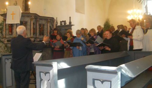 Laulukoorid esitasid ka Suur-Jaani laulupäeval kavas olevaid laule, dirigeerib Olaf Lääne. Erakogu