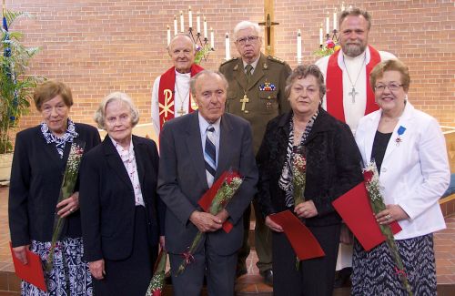 Esireas (vasakult) Aino Müllerbeck, Leida Pajur, Endel Paju, Lehta Greenbaum, Naani Holsmer. Tagareas Andres Taul, Tõnis Nõmmik, Mart Salumäe. Peeter Põldre Esireas (vasakult) Aino Müllerbeck, Leida Pajur, Endel Paju, Lehta Greenbaum, Naani Holsmer. Tagareas Andres Taul, Tõnis Nõmmik, Mart Salumäe. Peeter Põldre