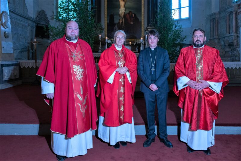 Nelipüha tõi kirikusse juurde neli uut ristikandjat